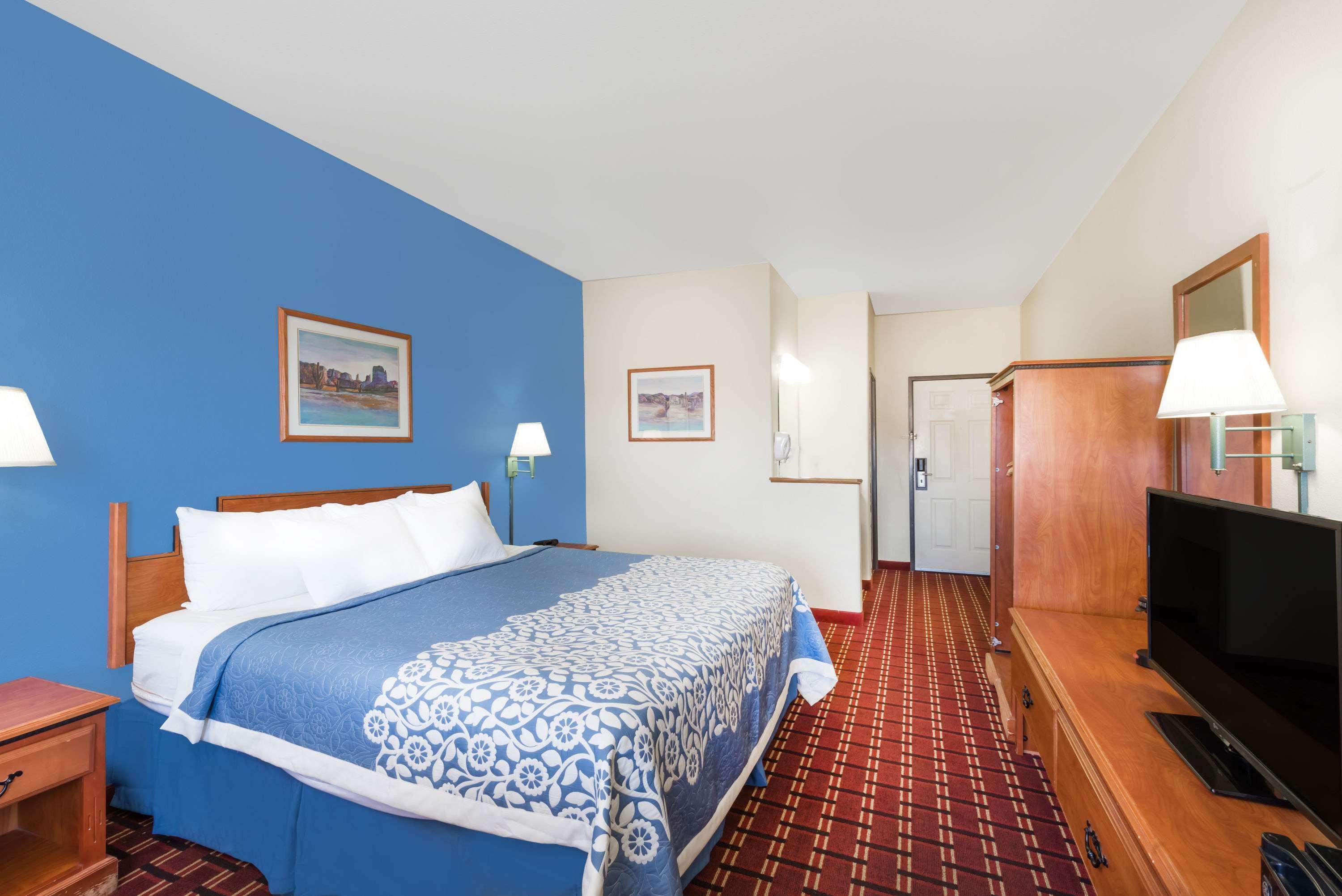 Days Inn & Suites By Wyndham Лордсберг Экстерьер фото